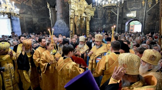В Казани сотни верующих встретили мощи Спиридона Тримифунтского