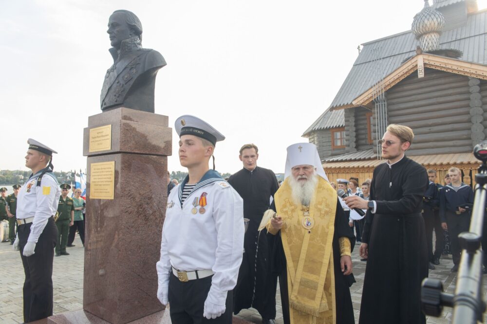 В Костроме открыт памятник адмиралу Федору Ушакову