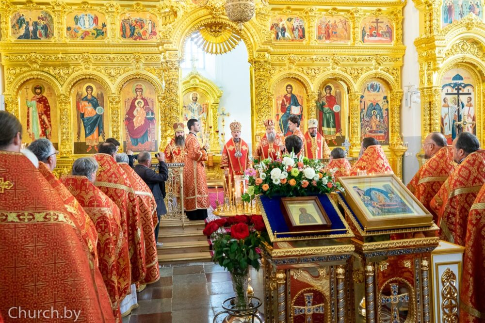 Патриарший экзарх всея Беларуси возглавил торжества по случаю 30-летия архиерейской хиротонии архиепископа Новогрудского и Слонимского Гурия