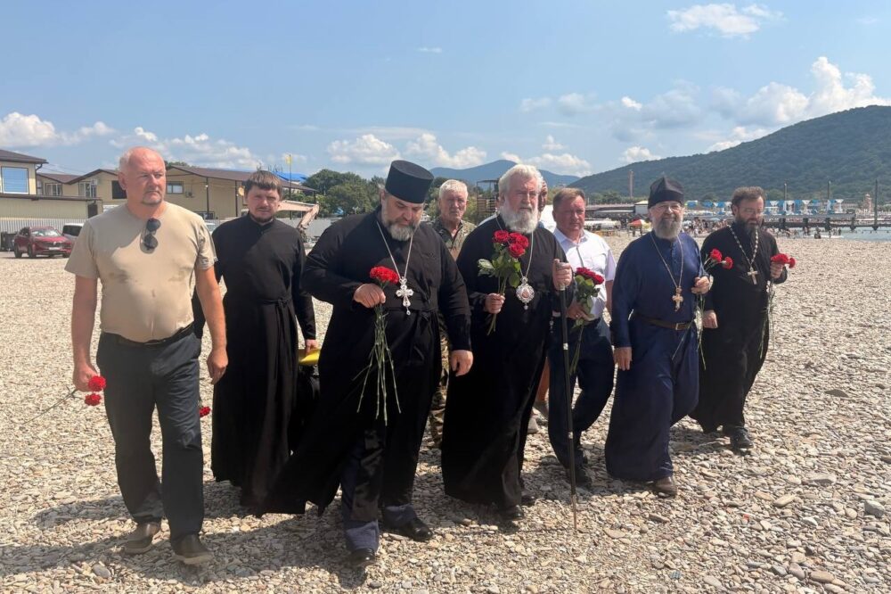 Епископ Новороссийский Сергий совершил литию по погибшим в Архипо-Осиповке