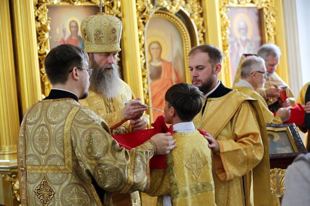Епископ Силуан возглавил Литургию в храме Николая Чудотворца в Кленове