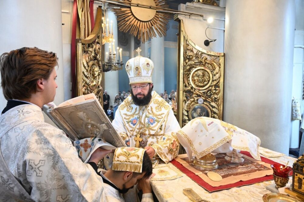 Митрополит Волоколамский Антоний совершил Литургию в храме на Большой Ордынке