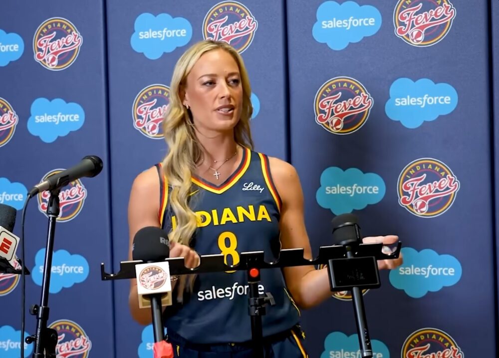 WNBA признала, что служба безопасности ошибочно потребовала от болельщиков прикрыть футболки с протестом против мужчин в женском спорте