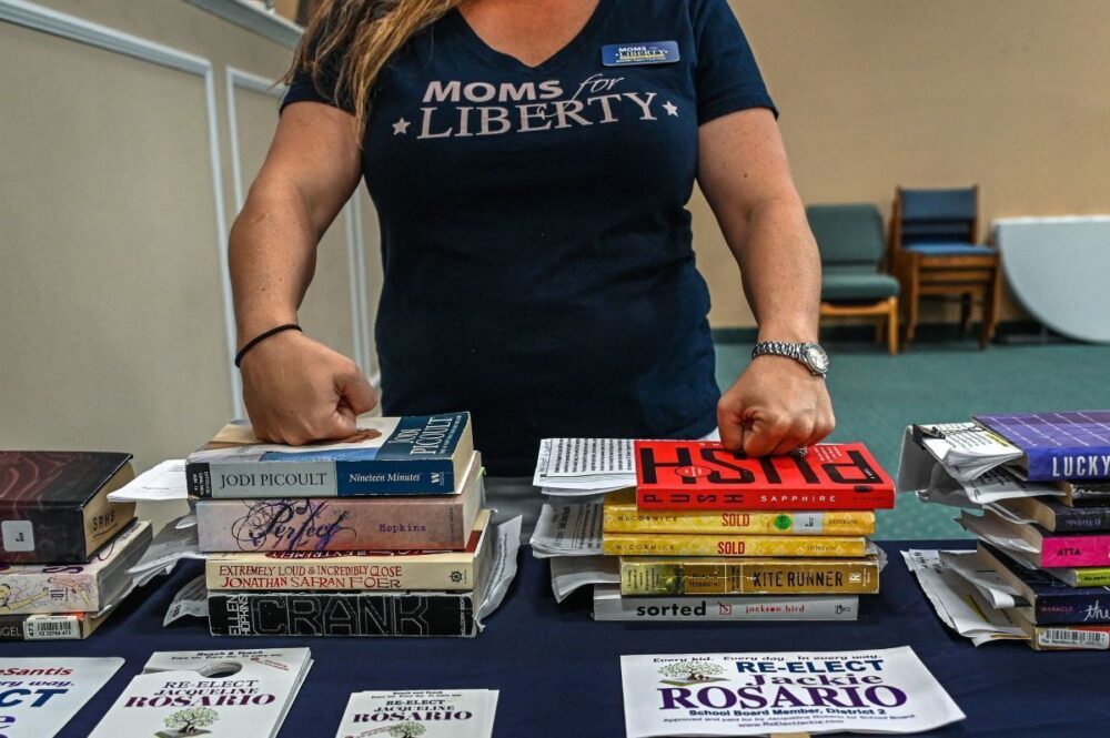 Кандидаты Moms for Liberty теряют большинство в школьном совете через 4 года после переворота в округе Флориды