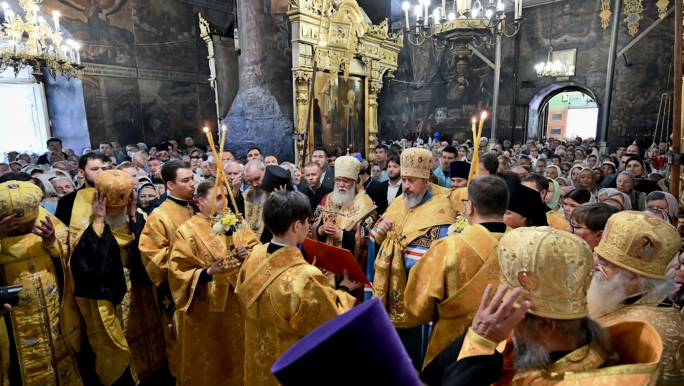 В Казани сотни верующих встретили мощи Спиридона Тримифунтского