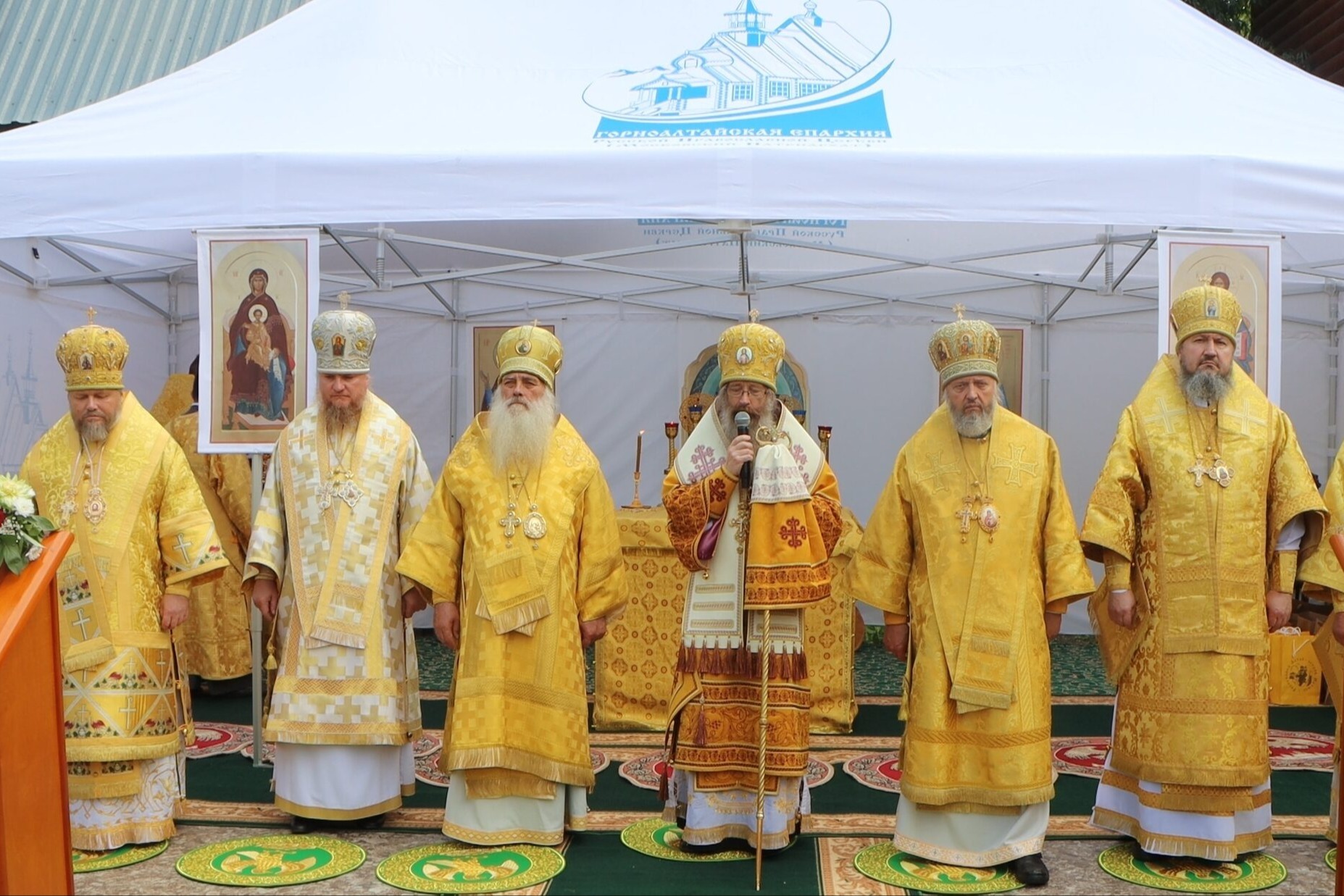 В Горно-Алтайске отметили 100-летие преставления святителя Макария и 10-летие перенесения его мощей