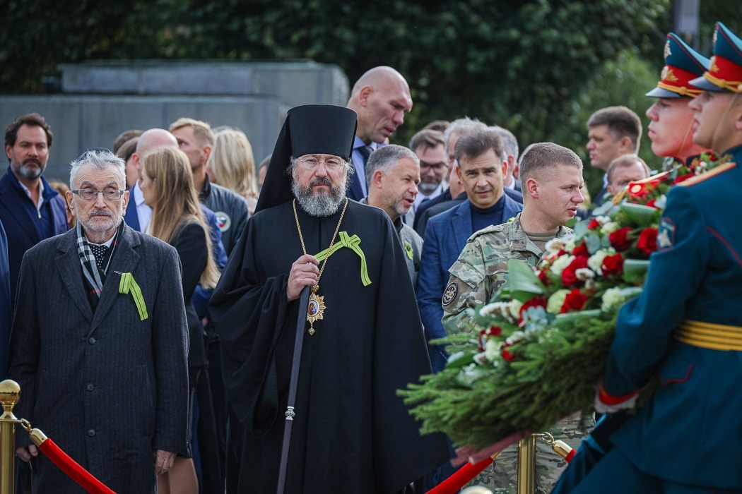В годовщину начала блокады Ленинграда епархия возложила венки на Пискаревском кладбище