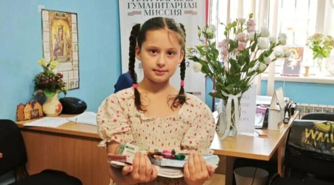 Патриаршая гуманитарная миссия передала 920 школьных наборов детям в зоне конфликта