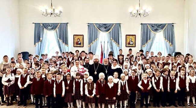 Митрополит Арсений совершил молебен в православной школе в усадьбе Свиблово в День знаний