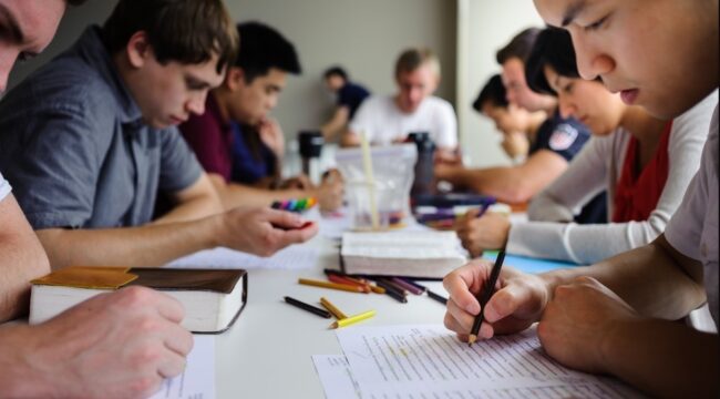 InterVarsity подает иск после того, как SUNY Broome выступил против требования христианского руководства клуба