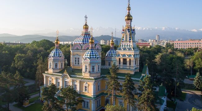 Президент Лаоса посетил Вознесенский собор в Алма-Ате