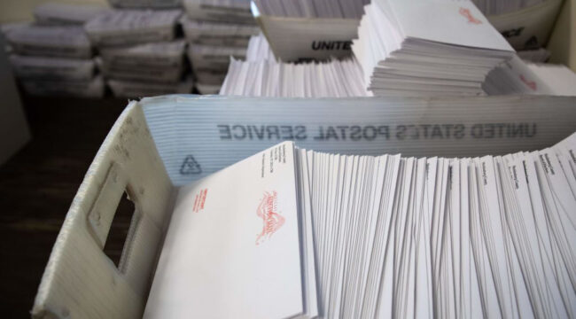 Неделя Трампа в обзоре: информатор USPS; блокировка указа о рождении; новый бальный зал получил добро
