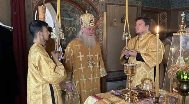Митрополит Каширский Феогност возглавил Литургию в больничном храме в Москве