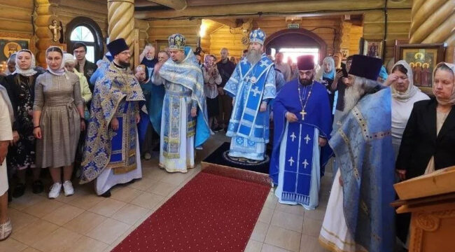 Епископ Силуан совершил Литургию в храме Грузинской иконы Божией Матери в Марушкине