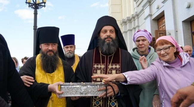 В Хабаровске завершилось принесение мощей святителя Спиридона Тримифунтского