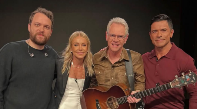 Стивен Кертис Чепмен выступил в шоу Live with Kelly and Mark