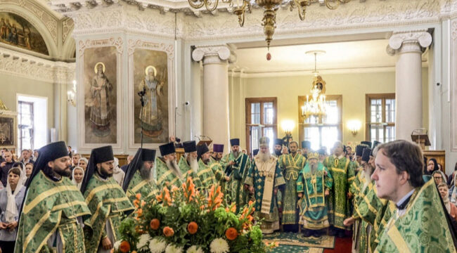В праздник обретения мощей благоверного князя Даниила Московского митрополит Феогност совершил Литургию в Даниловом монастыре