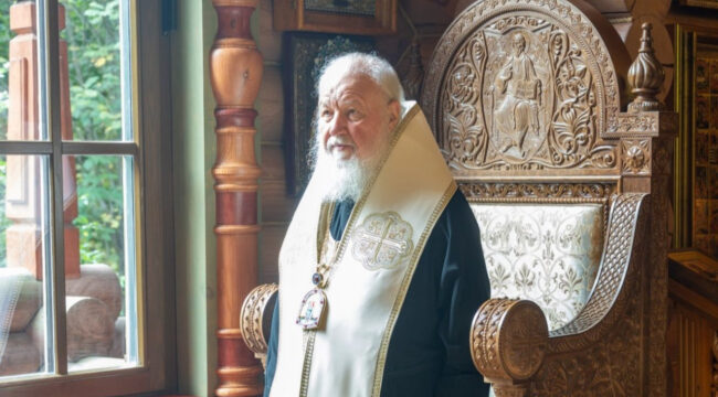 Патриарх Кирилл молился за Литургией в Александро-Невском скиту близ Переделкина