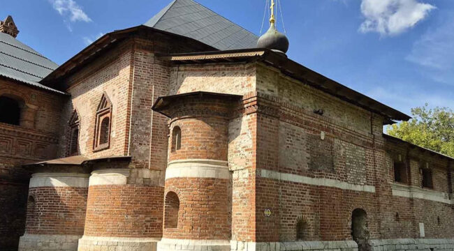 На Крутицком подворье завершен первый этап реставрации храма Воскресения Словущего