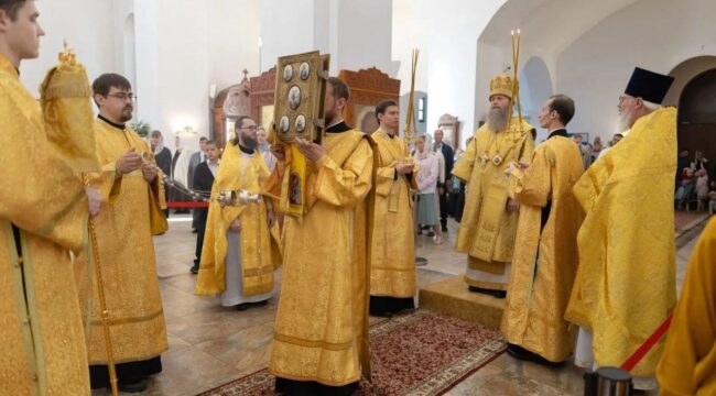Епископ Павлово-Посадский Силуан совершил Литургию в храме Александра Невского в Пыхтине