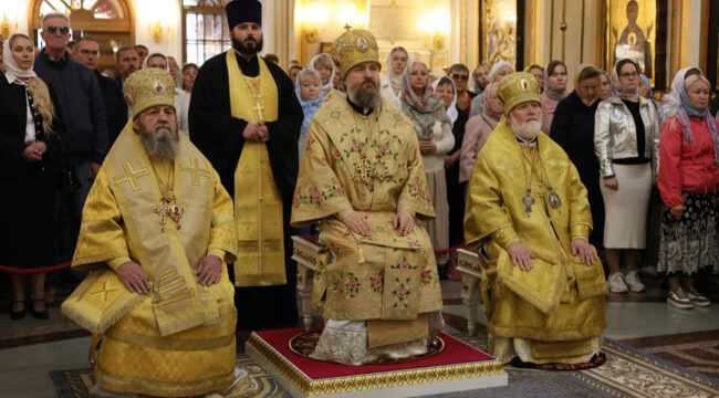 Митрополит Воскресенский Григорий возглавил Литургию в Ижевске в день 100-летия Ижевской епархии