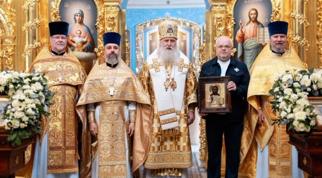Митрополит Каширский Феогност совершил литургию в храме иконы Божией Матери «Живоносный Источник» в Царицыне
