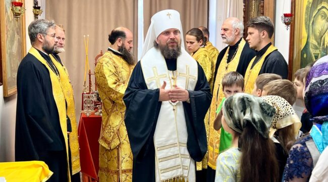 Митрополит Арсений освятил молельную комнату в центре «Алые паруса»