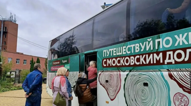 Социальная служба Западного викариатства организовала паломничество в Троице-Сергиеву лавру для участников «Московского долголетия»