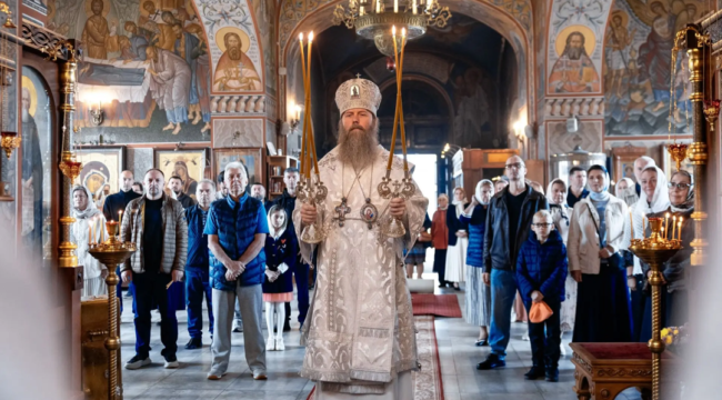 Епископ Павлово-Посадский Силуан возглавил Литургию в храме Архангела Михаила в Летове