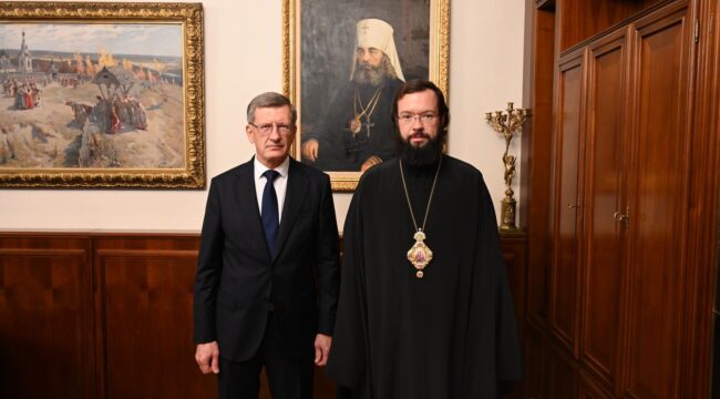 Митрополит Антоний обсудил церковные связи с послом России в КНДР
