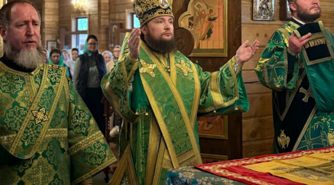 Епископ Истринский Серафим возглавил Литургию в храме преподобного Иосифа Волоцкого в Старом Беляеве
