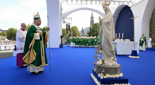 Лев XIV призвал молиться в октябре Святым Розарием о мире