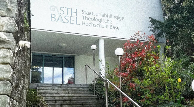 Швейцарский суд подтвердил лишение аккредитации теологической школы STH Basel