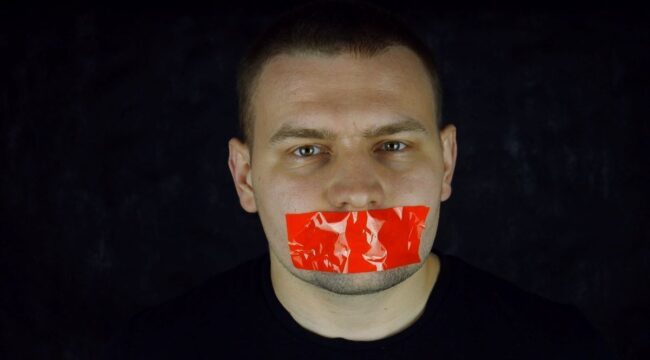 Америка когда-то сажала людей за богохульство. Почему мы об этом не знаем?