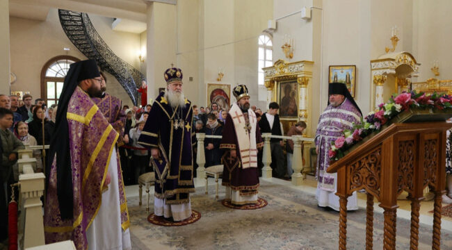 Митрополит Феогност возглавил престольный праздник Крестовоздвиженского Иерусалимского монастыря