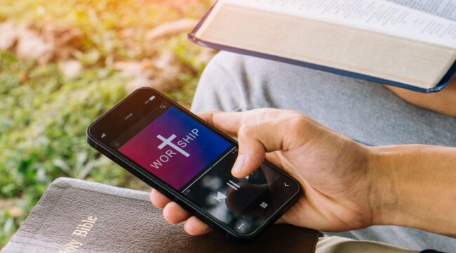 Молитвенное приложение Hallow: Как ИИ меняет веру
