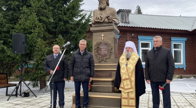Митрополит Красноярский освятил памятник святителю Луке в Большой Мурте