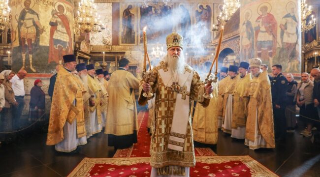 Митрополит Феогност совершил Литургию в Успенском соборе Московского Кремля