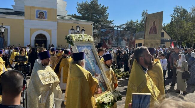 Икону «Явление Христа молящимся в Элисте» пронесли по районам Калмыкии
