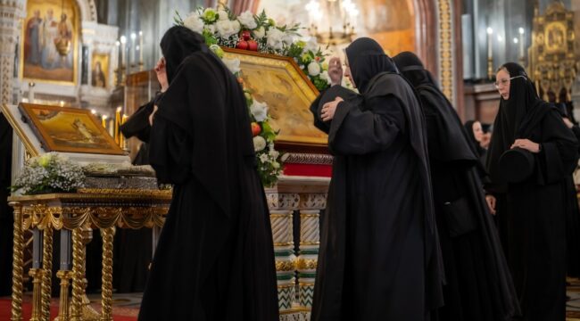 Мощам святителя Спиридона поклонились уже более 463 тысяч человек