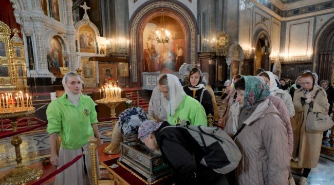 К мощам Спиридона Тримифунтского в Москве приложились более 35 тысяч паломников