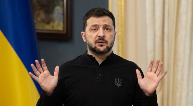 Такер Карлсон: Зеленский стремится уничтожить христианство на Украине