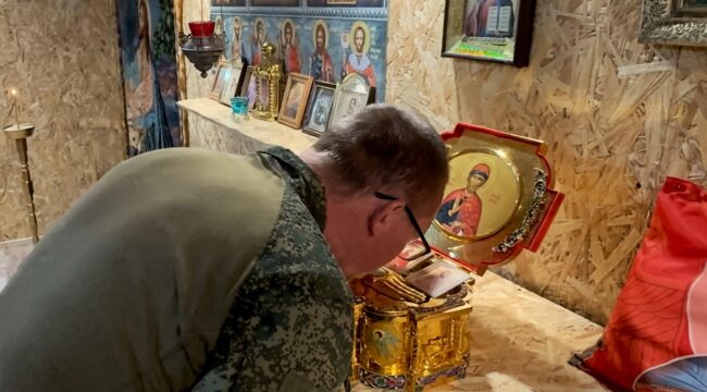 Бойцы группировки «Восток» получили ковчег с мощами Дмитрия Донского
