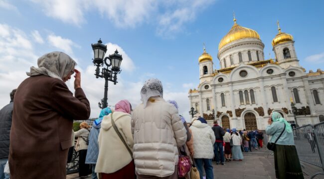 В РПЦ призвали верующих набраться терпения в очереди к мощам Спиридона Тримифунтского