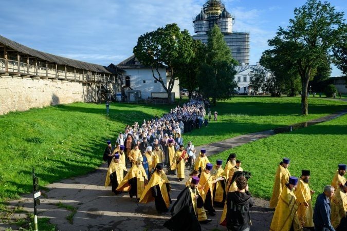 Мощи святителя Спиридона Тримифунтского принесены в Псков