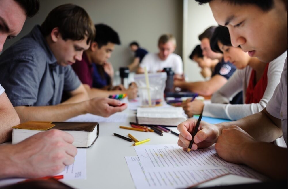 InterVarsity подает иск после того, как SUNY Broome выступил против требования христианского руководства клуба