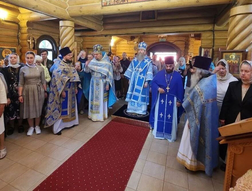 Епископ Силуан совершил Литургию в храме Грузинской иконы Божией Матери в Марушкине