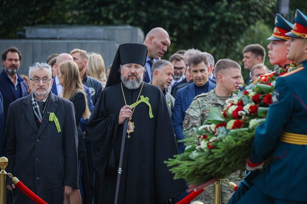 В годовщину начала блокады Ленинграда епархия возложила венки на Пискаревском кладбище