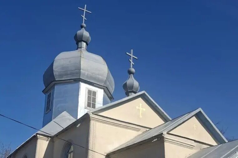 В Хмельницкой области по поддельным документам захвачен храм УПЦ