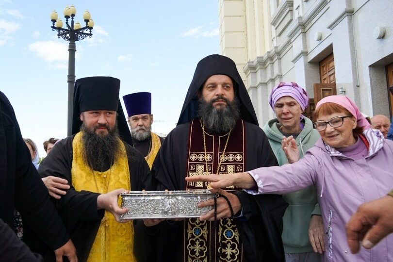 В Хабаровске завершилось принесение мощей святителя Спиридона Тримифунтского